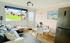 “Bliss On The Bay ” Chalet In Sandown Bay Holiday Park